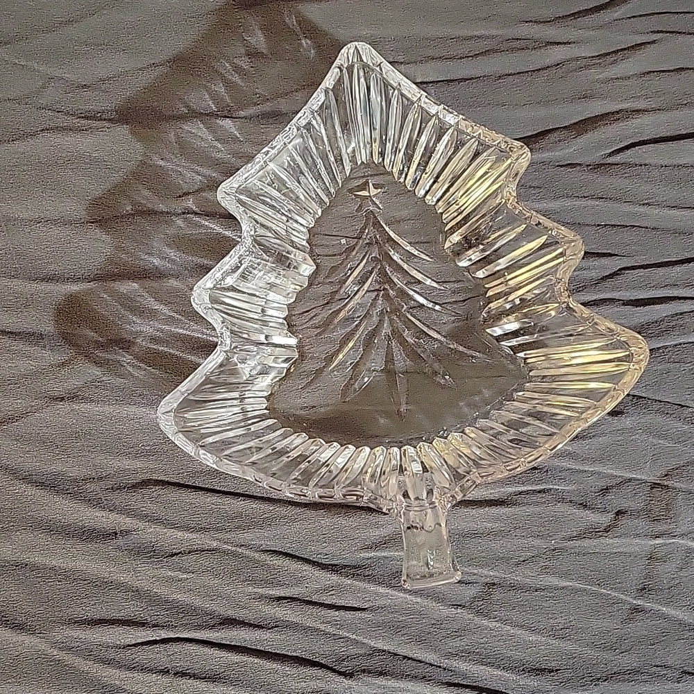 MIKASA CRYSTAL/GLASS CHRISTMAS TREE SHAPE CANDY/NUT DISH